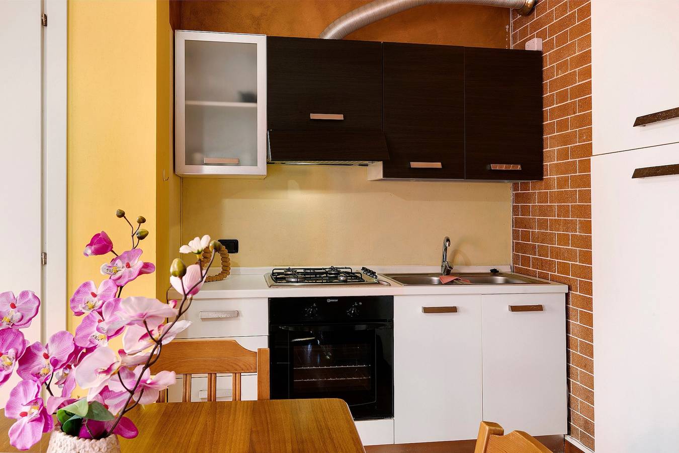 Ganze Wohnung, Apartment 'Drago' mit Bergblick, Gemeinschaftspool und Wlan in Costigliole d'Asti, Langhe