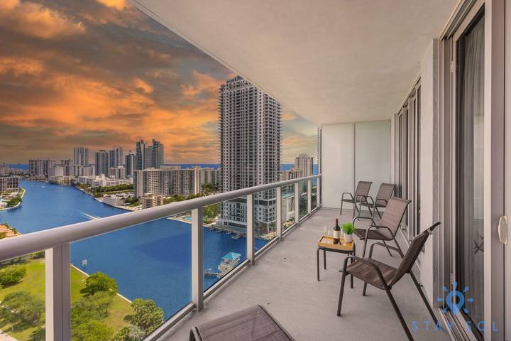 Vacation rental for 3 people, with terrace in Hallandale Beach