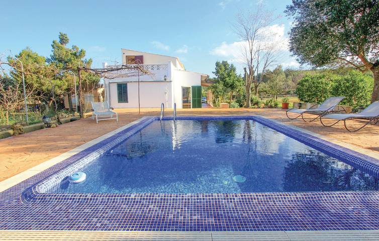 Finca für 4 Personen, mit Terrasse und Garten in Algaida