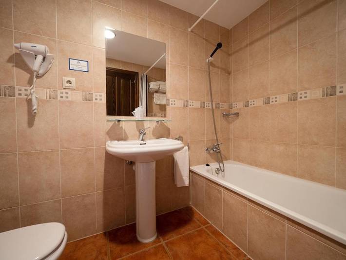 Casa rural con piscina para 2 personas, con Jardín además de Piscina y Vistas en Provincia de Huesca - 4