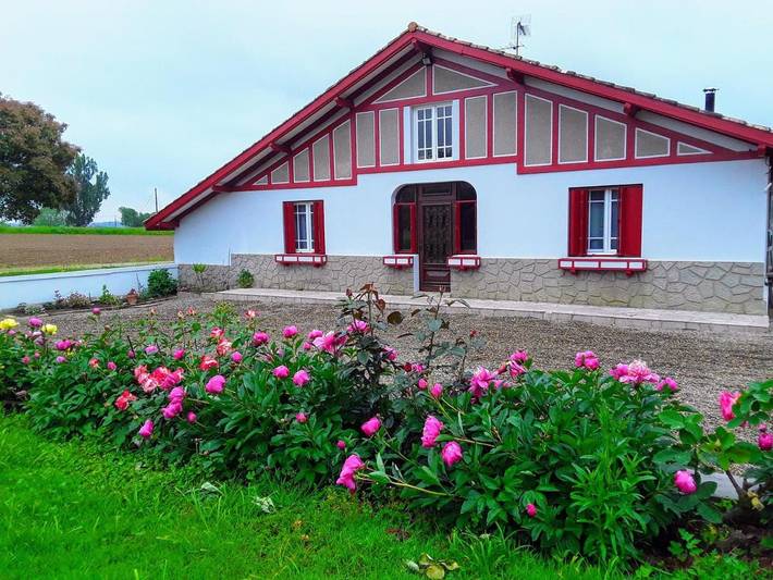 Location de vacances pour 7 personnes, avec Terrasse ainsi que Jardin et Vue à Larbey
