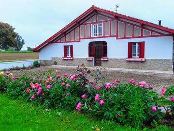 Gîte pour 8 personnes, avec vue et jardin à Larbey