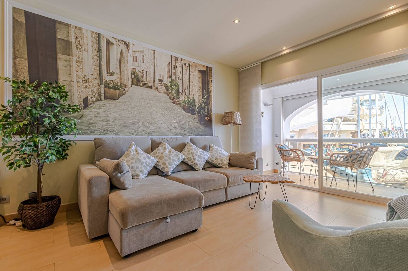 Appartement entier, Appartement de luxe au bord de l'eau avec piscine, terrasse et Wi-Fi in Benalmádena Costa, Costa del Sol