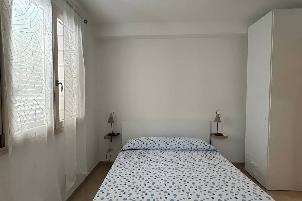 Entire apartment, Room 'L'Angolo- Camera 3' with Shared Terrace, Wi-Fi and Air Conditioning in Porto Torres, Sassari Province