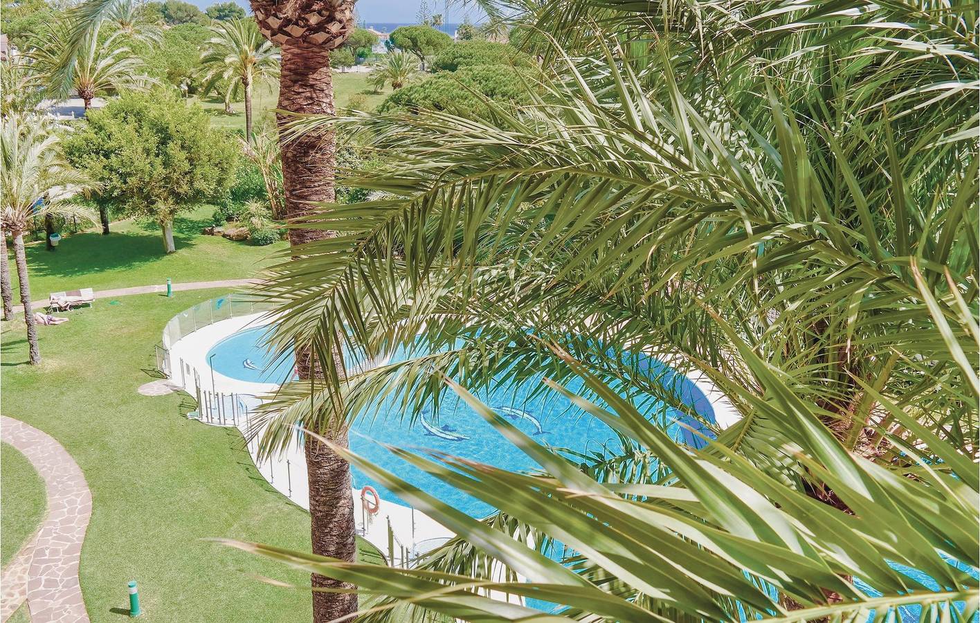 Entire holiday apartment, Sea View Apartment with Parking, AC, Pool & Terrace. in Marbella East, Marbella