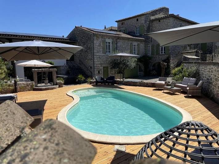 Chambre d’hôte pour 2 personnes, avec piscine ainsi que jardin et jacuzzi à Saint-Alban-Auriolles