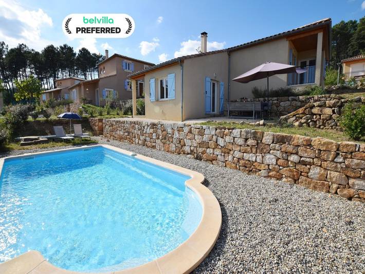 Villa pour 6 personnes, avec jardin ainsi que terrasse et piscine en Ardèche