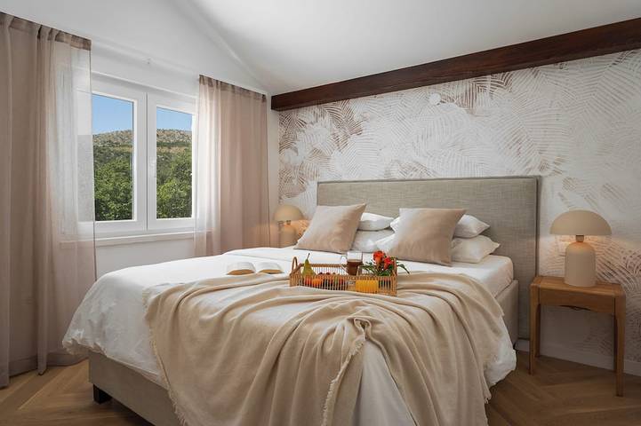 Villa Provos with 40m2 private pool, sauna, max 8 person, 7km from sandy beach in Naklice, Omiš-Riviera