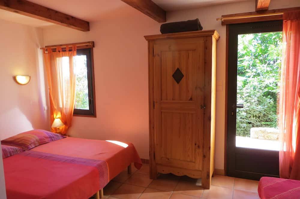 Großes Ferienhaus mit privatem Pool, das das ganze Jahr über Platz für bis zu 13 Personen bietet in Rocles, Parc naturel régional des Monts d'Ardèche