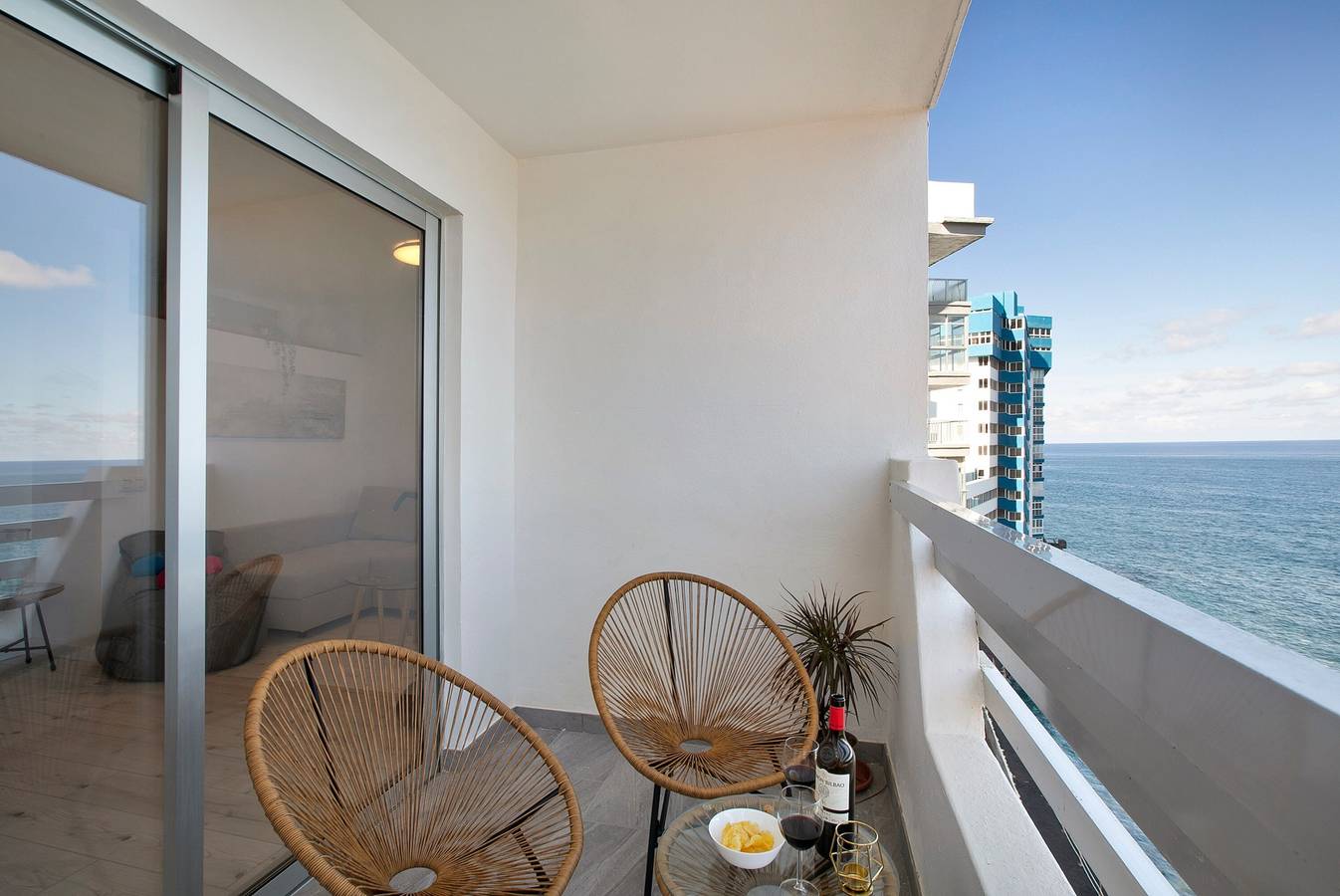 Apartamento entero, Casa de vacaciones 'Salitre Suites Tamara' con vistas al mar, piscina compartida y Wi-Fi in Mesa del Mar, Tacoronte
