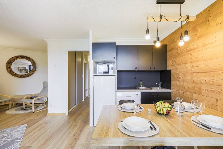 Vakantiewoning voor 6 personen, with Balkon and Zwembad as well as Sauna in Huez