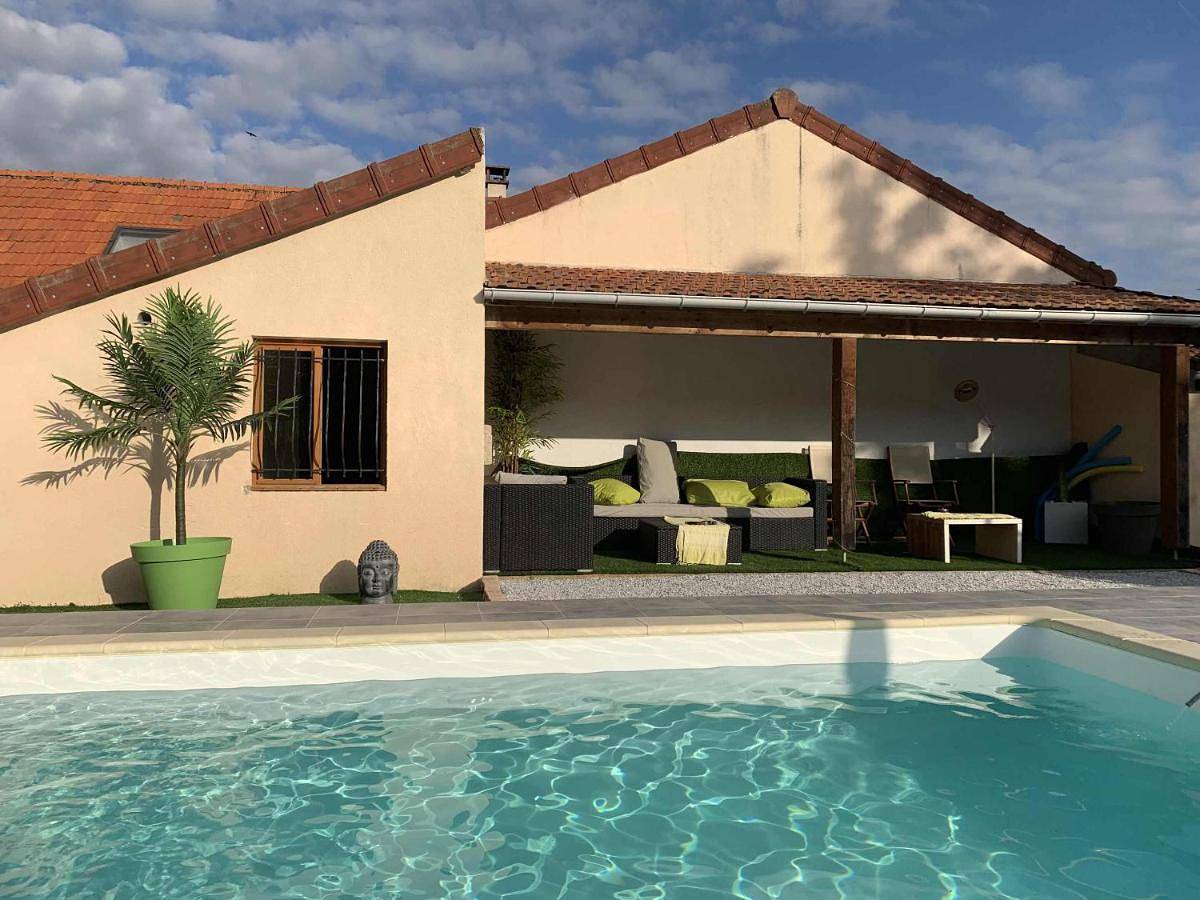 Maison Piscine & Jacuzzi in Saint-Germain-des-Fossés, Région de Vichy