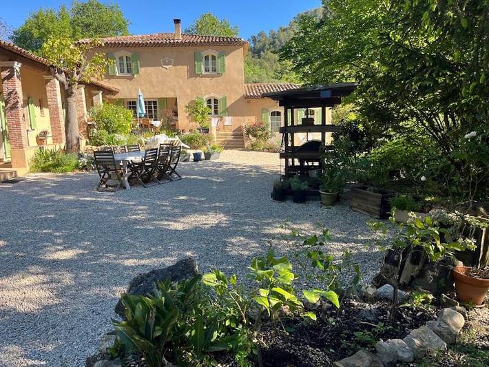 Location de vacances pour 4 personnes, avec jardin ainsi que piscine et vue à Belgentier - 2