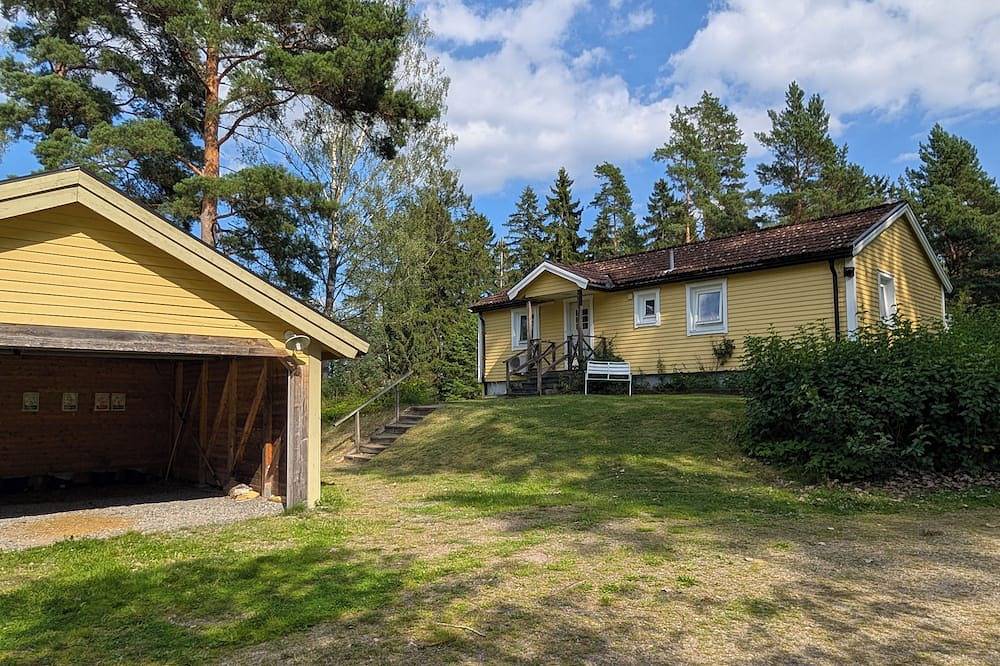 Gemütlicher Erholungshäuser mit idyliskt Blick auf den See. in Nyköping kommun