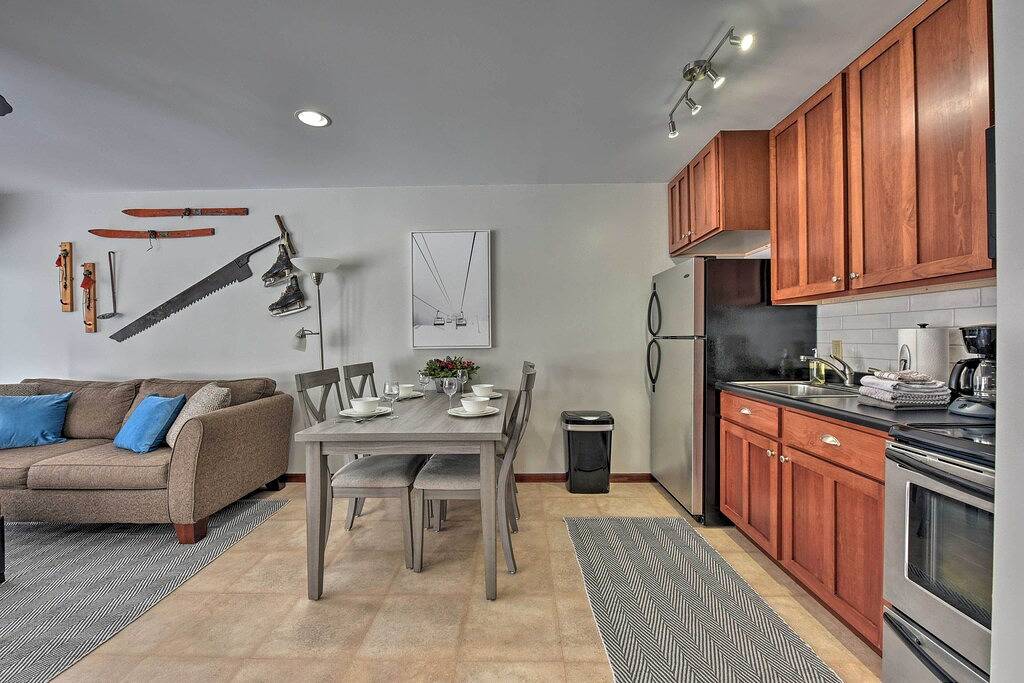 Ganze Wohnung, Pet-Friendly Retreat w/ Deck: Steps to Marina! in Wabasha, Wabasha County