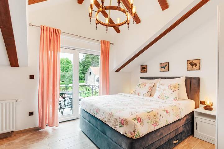 Ferienwohnung für 2 Personen, mit Balkon und Terrasse sowie Garten und Pool