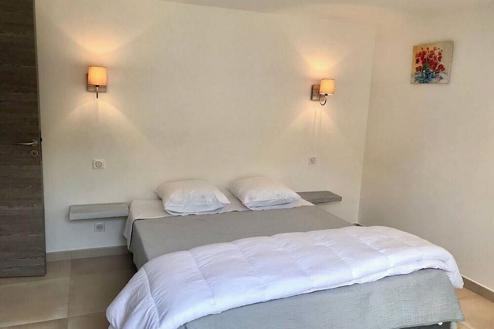 Apartamento entero, 500 metres from the beach, air-conditioned, garden, swimming pool, ideal for families in Pinarellu, Zonza