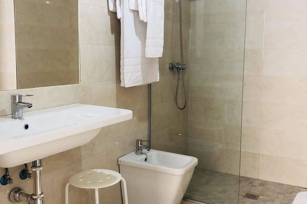 Appartement entier, Appartement-Confort-Sdb privée avec douche-Vue sur Rue in Salamanque, Province de Salamanque