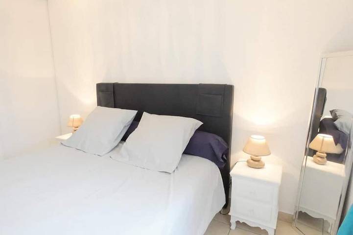 Location de vacances pour 4 personnes, avec terrasse ainsi que jardin et piscine à Bias - 2