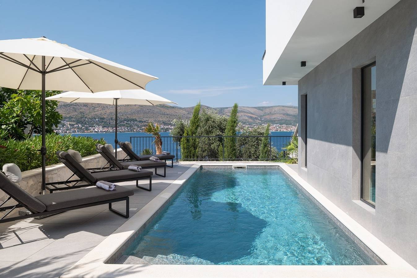 Villa Moderno Meerblick, Beheizter Pool, Grill, Familie in Okrug Donji, Ciovo