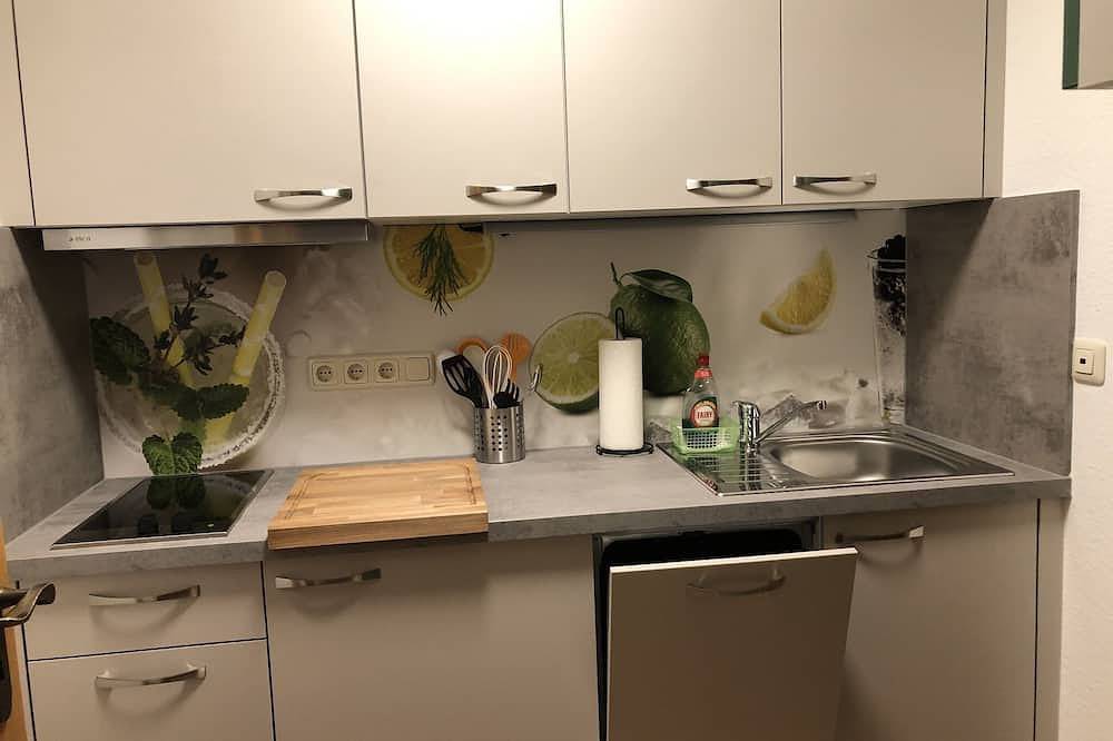 Ganze Wohnung, Liebevoll eingerichtete Ferienwohnung (52 qm) für bis zu 2 Personen mit voll ausgestatteter Küchenzeile in Fladungen, Rhön-Bayern