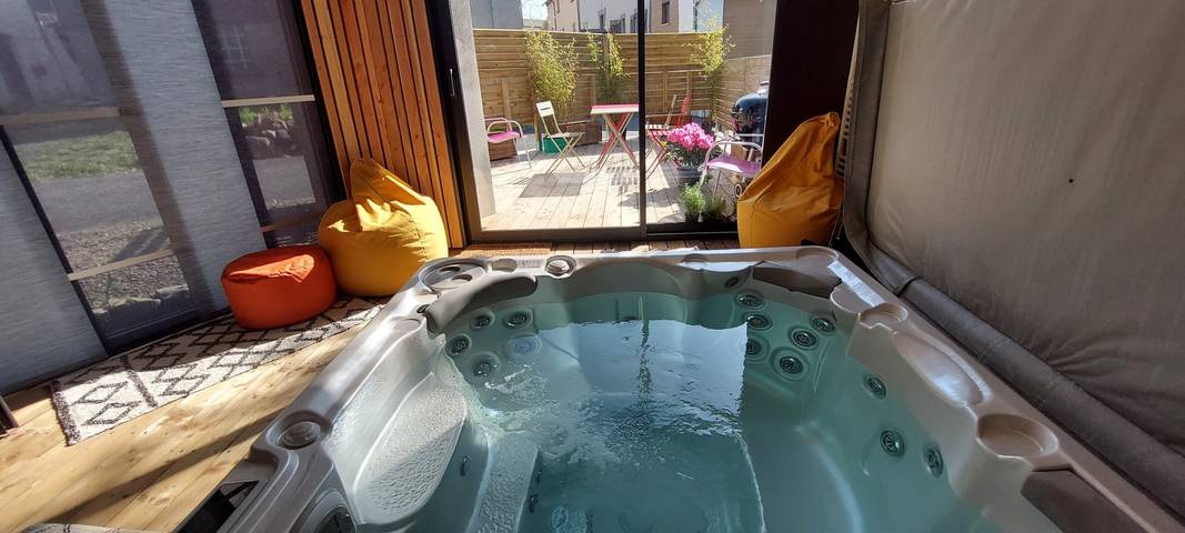 Gîte pour 4 personnes, avec jacuzzi et terrasse à Orcines