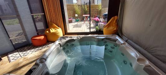Gîte pour 4 personnes, avec jacuzzi et terrasse dans le Puy-de-Dôme