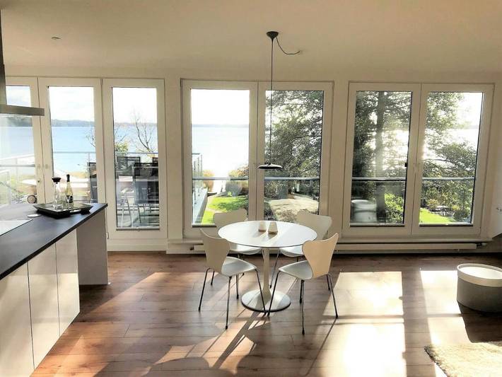 Ferienwohnung für 2 Personen, mit Garten und Seeblick sowie Ausblick und Balkon in Groß Wittensee - 2