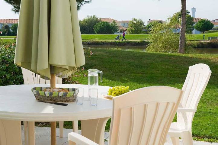 Location de vacances pour 6 personnes, avec piscine et balcon à L'Aiguillon-sur-Vie - 2