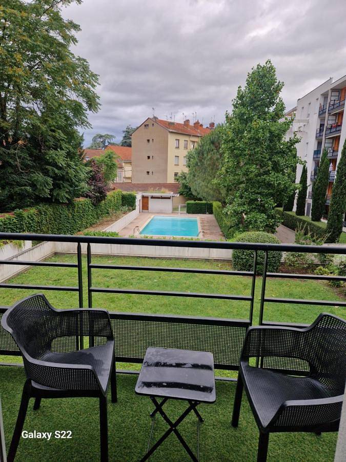 Appartement de vacances pour 4 personnes, avec vue ainsi que balcon et piscine