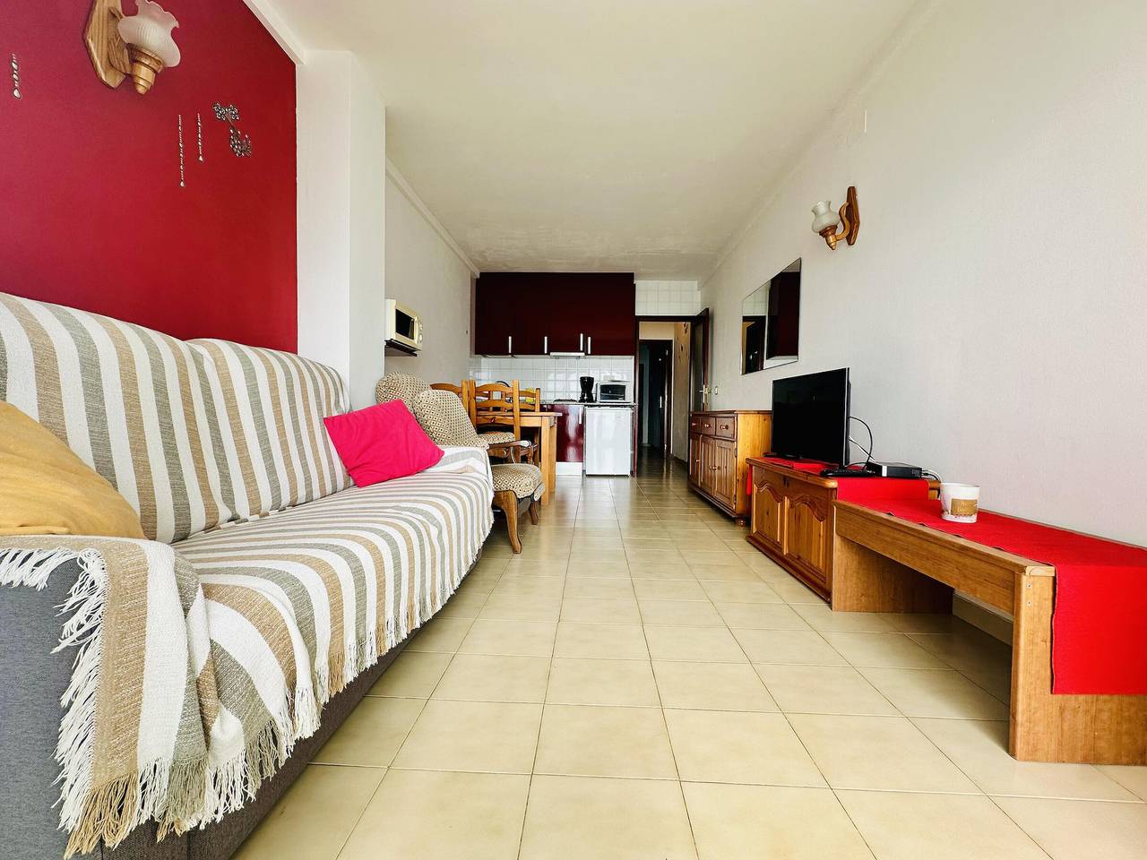 Estudio entero, Estudio en Roses con Terraza y Aparcamiento Cerca de la Playa in Roses, Alt Empordà