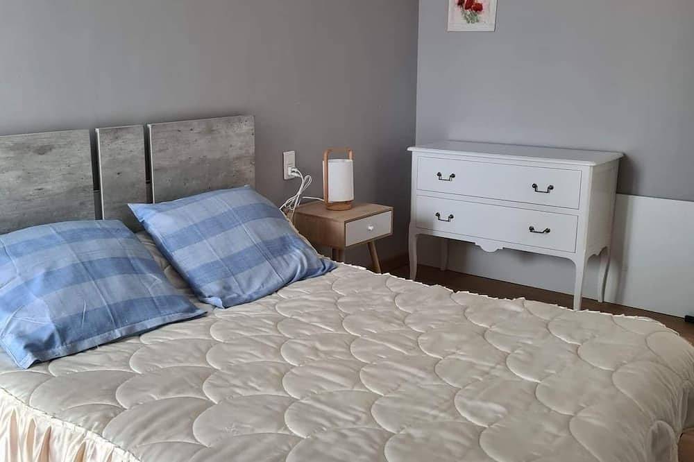 Entire apartment, Charming accommodation on the port of Mèze in Mèze, Côte d'Améthyste