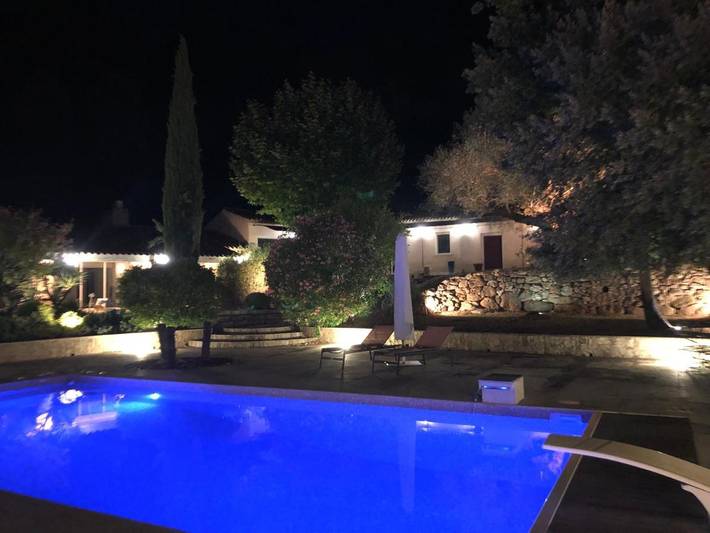 Location de vacances pour 7 personnes, avec piscine ainsi que jacuzzi et jardin à Beaurecueil - 2