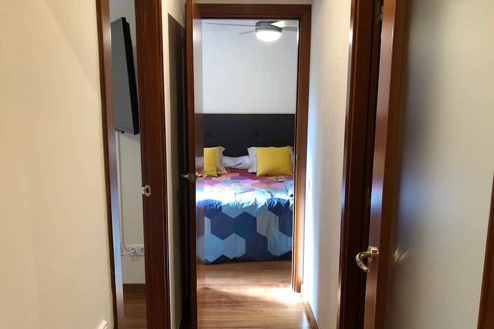 Entire apartment, Apartaments Vicus 2 with views of the Plaza Mayor de Vic in Vic, Osona
