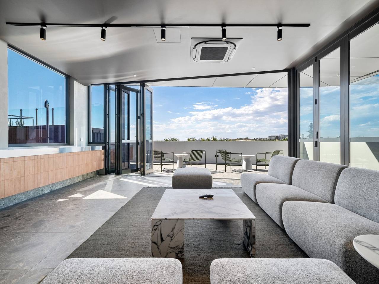 Entire apartment, Bright 1-Bedroom Escape with Private Bbq in North Fremantle, Perth