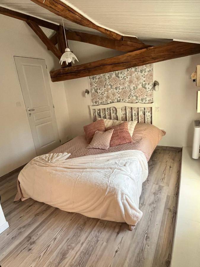 Location de vacances pour 10 personnes, avec jacuzzi, animaux acceptés à Beaulieu-sous-la-Roche - 3