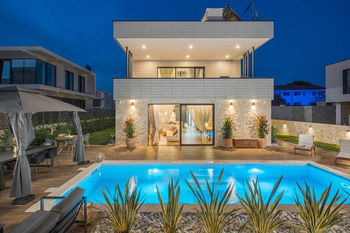 Villa für 10 Personen, mit Garten und Pool in Funtana