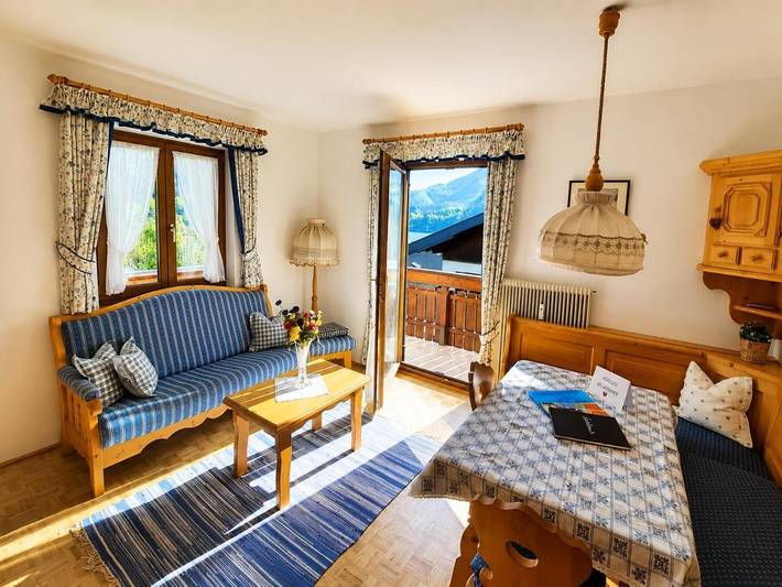 Ferienwohnung für 3 Personen, mit Ausblick und Seeblick sowie Balkon in St. Gilgen