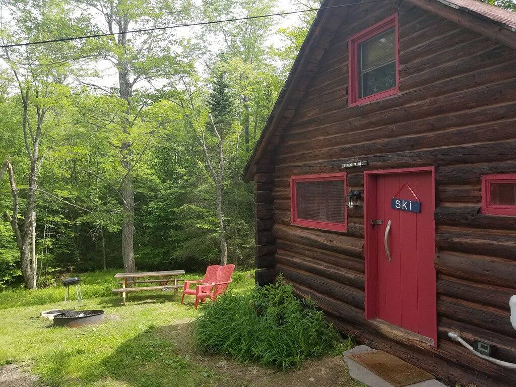 Ruhig, gemütlich, luxuriöse Blockhütte, privater Whirlpool, Brookside in Jackson (NH), White Mountain National Forest