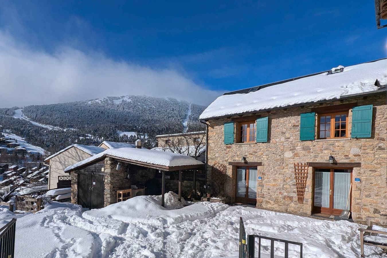 Holiday Home 'La Grange De Cassiopée' with Lake View and Wi-Fi in Les Angles, Parc naturel régional des Pyrénées catalanes