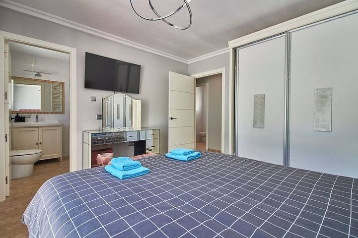Luxury spanish villa with a great pool - 10 min from the beach! in Busot, Costa Blanca