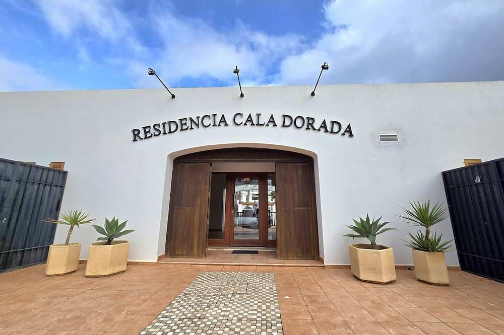 Entire apartment, Family apartment near Cala d’Or. Private complex with pool/jacuzzi+cafe/bar in Cala d'Or, Santanyí