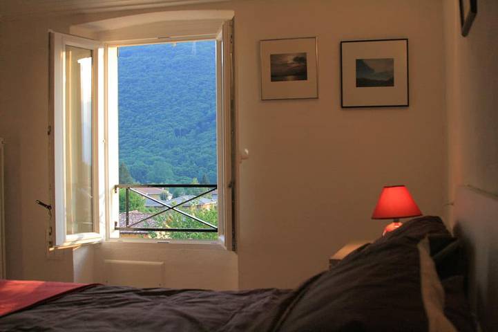 Ganze Wohnung, Atemberaubende Aussicht -  Ferienhaus in einem freundlichen Dorf in Dumenza, Dumenza Gemeinde