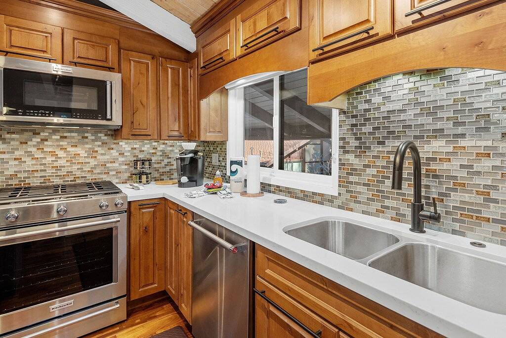 Snow Summit Thrush8 - Walk to Snow Summit, Hot Tub, Swimming Pool in Big Bear Lake, San Bernardino County