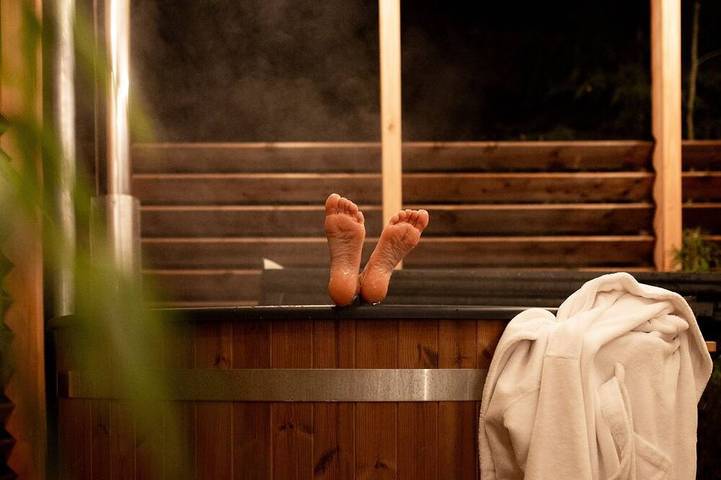 Lodge for 2 people, with hot tub and garden - 1