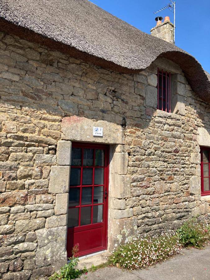 Double Room with Shared Bathroom in Plougoumelen, Côte des Mégalithes