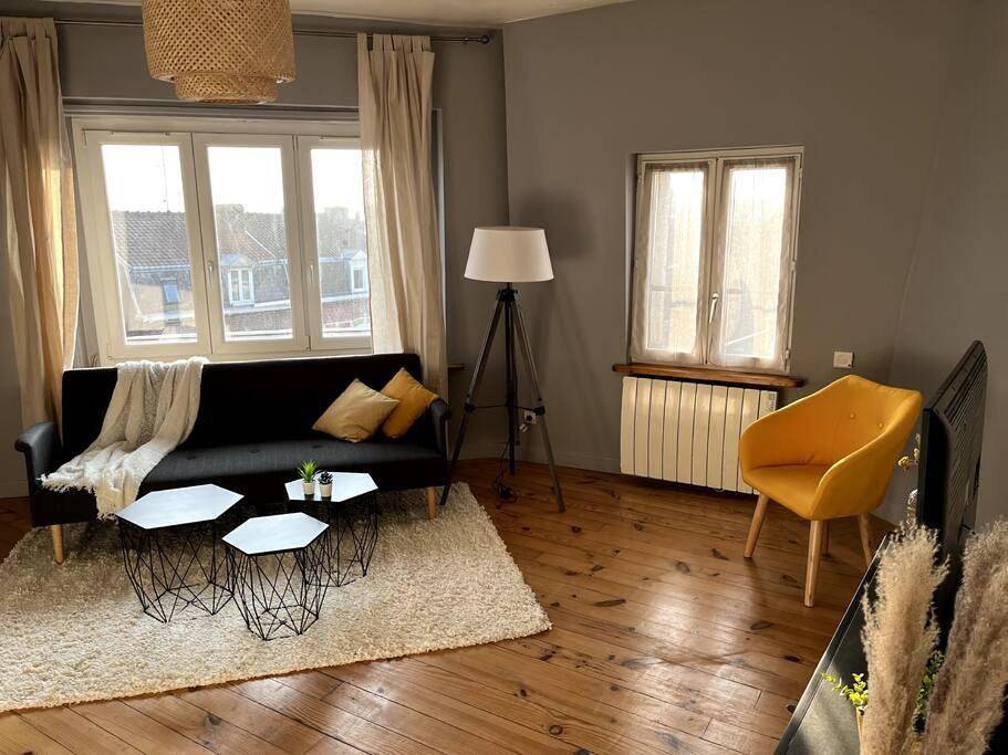 Appartement entier, Three-Bedroom Apartment in Valenciennes, Région de Valenciennes