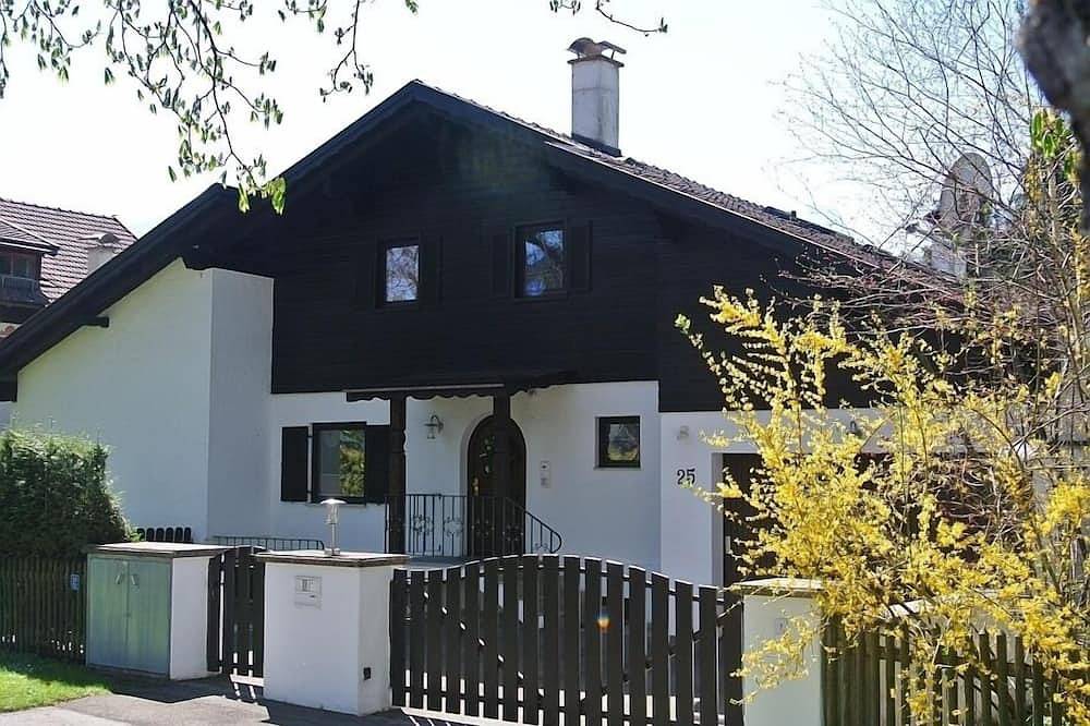 Freistehendes Ferienhaus in Traumlage in Garmisch-Partenkichen in Garmisch-Partenkirchen, Bayerische Alpen