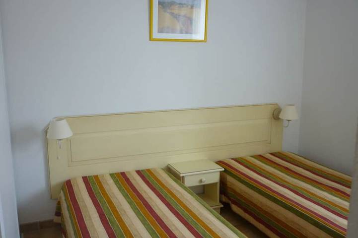 Location de vacances pour 4 personnes, avec terrasse ainsi que piscine et jardin à Homps - 2