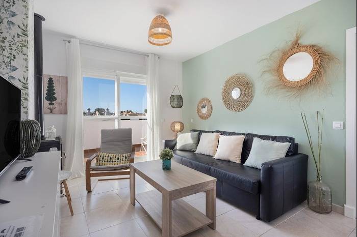 Apartamento vacacional entero, Ático de la Luz free parking by staycare in Playa La Costilla, Rota 